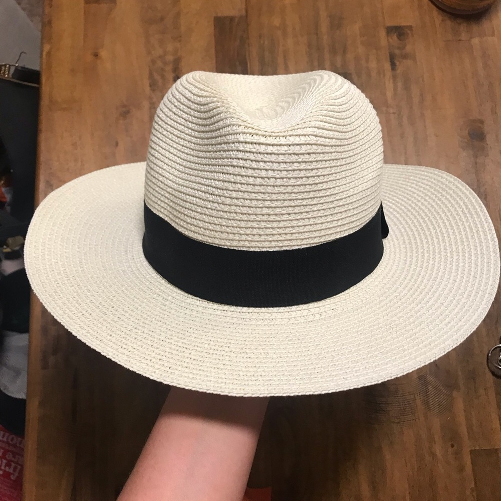 Straw Fedora Hat ( NWT )